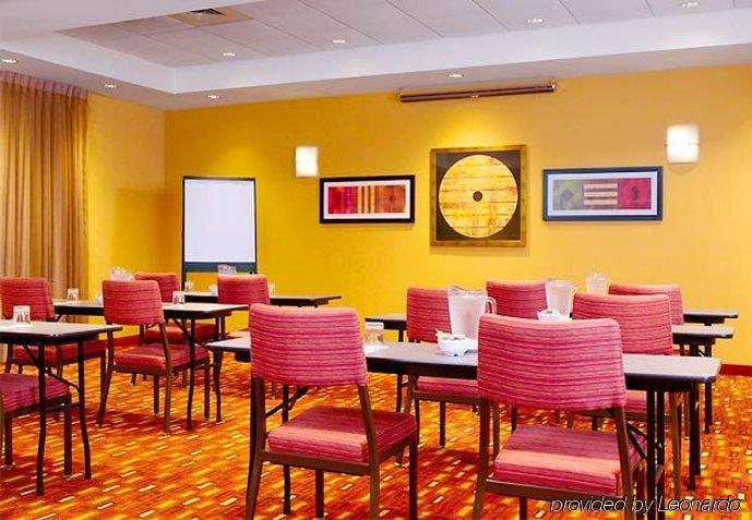 Courtyard Philadelphia/Langhorne Hotel Бизнес снимка