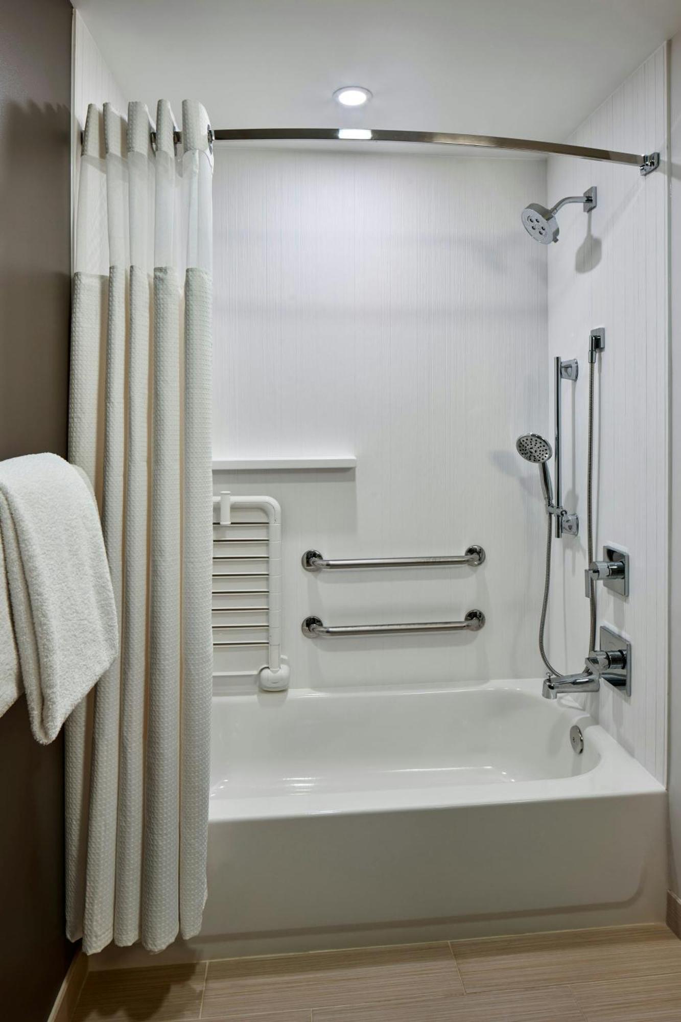 Courtyard Philadelphia/Langhorne Hotel Екстериор снимка