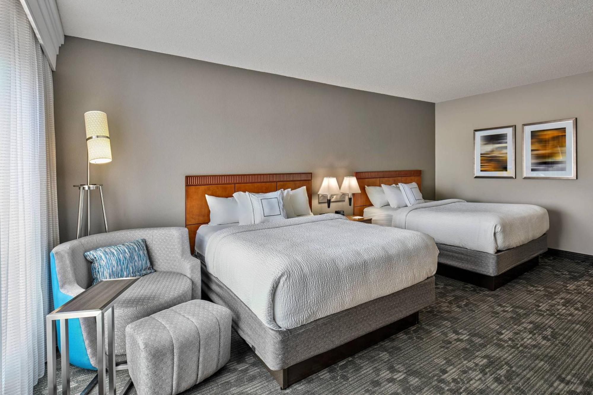 Courtyard Philadelphia/Langhorne Hotel Екстериор снимка