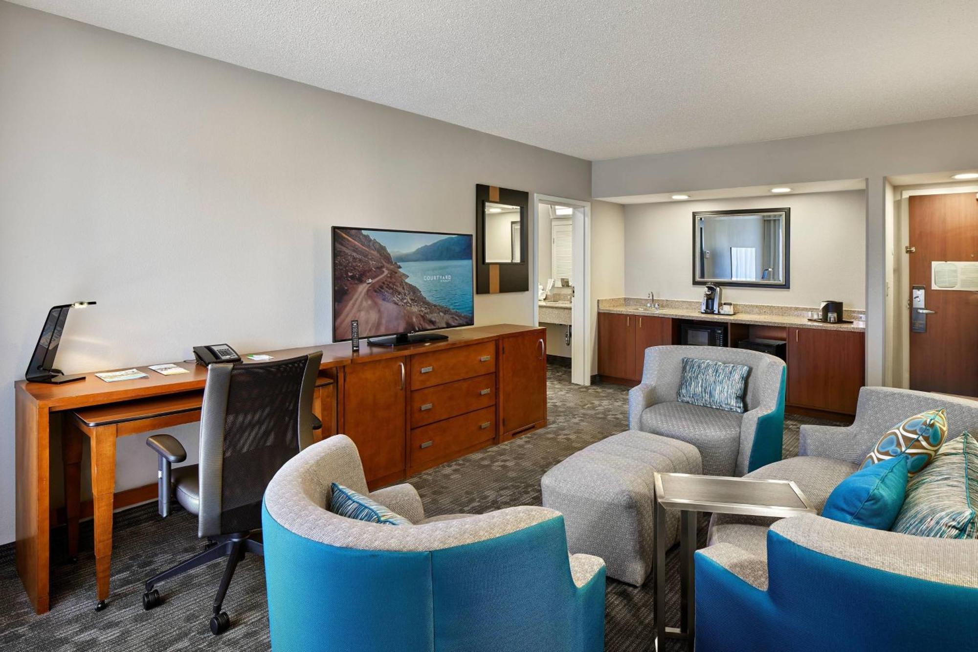 Courtyard Philadelphia/Langhorne Hotel Екстериор снимка