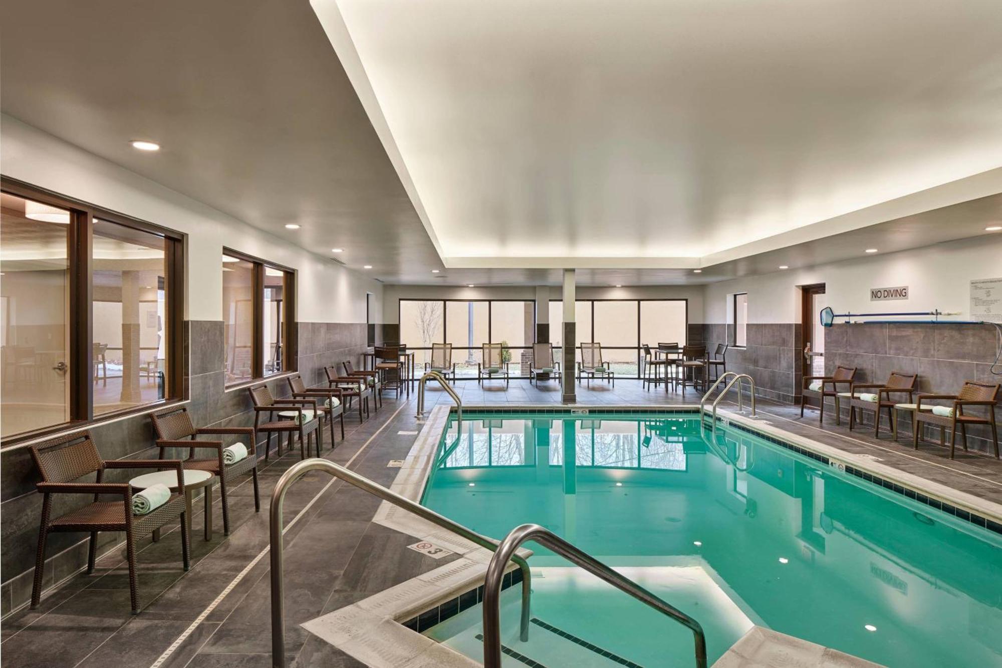 Courtyard Philadelphia/Langhorne Hotel Екстериор снимка