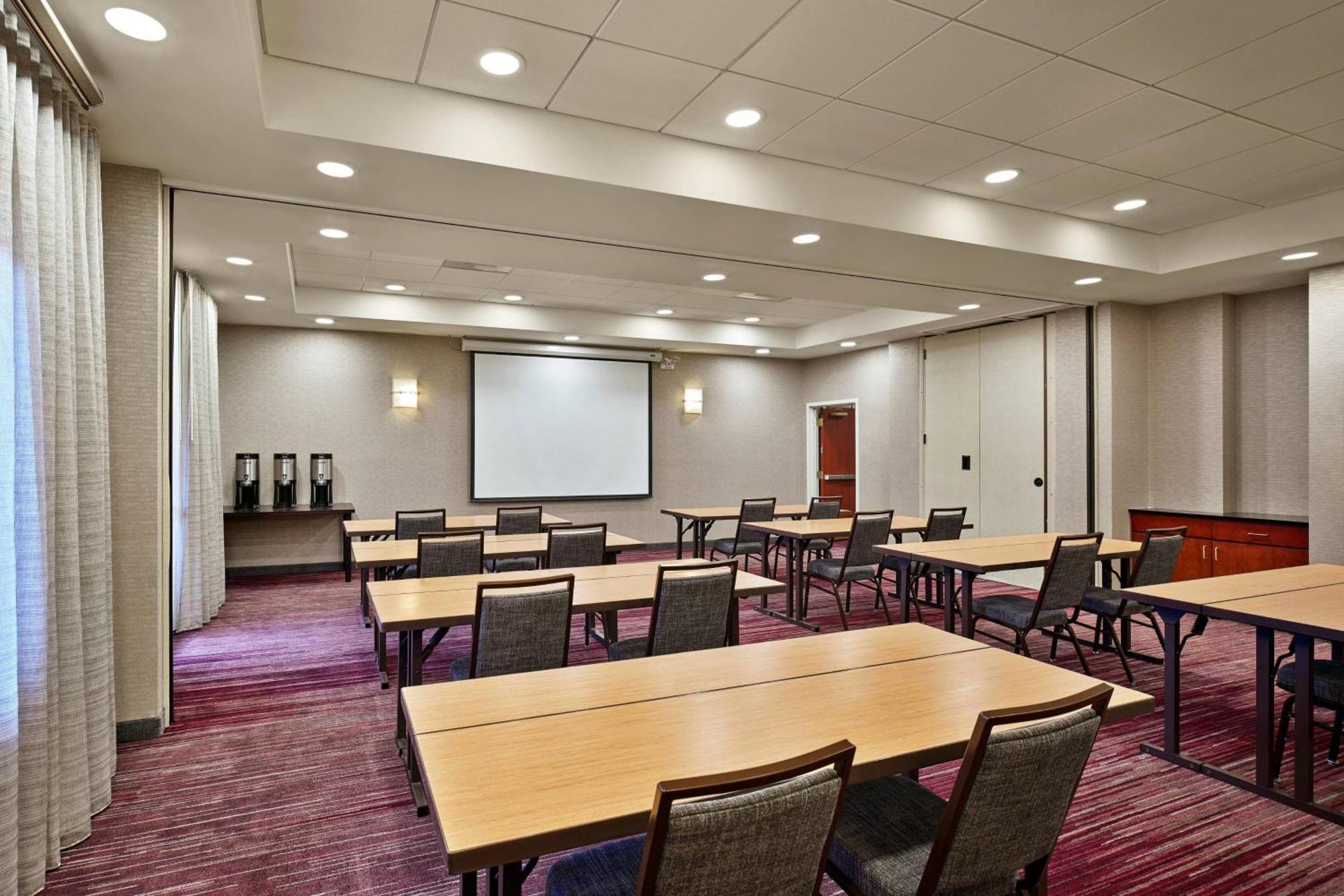 Courtyard Philadelphia/Langhorne Hotel Екстериор снимка