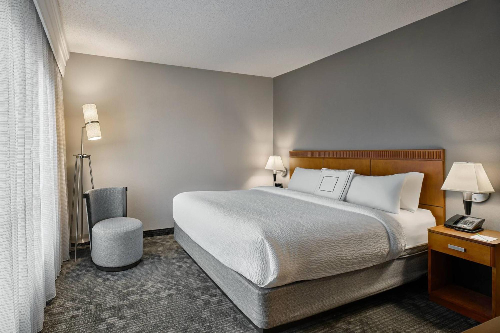 Courtyard Philadelphia/Langhorne Hotel Екстериор снимка