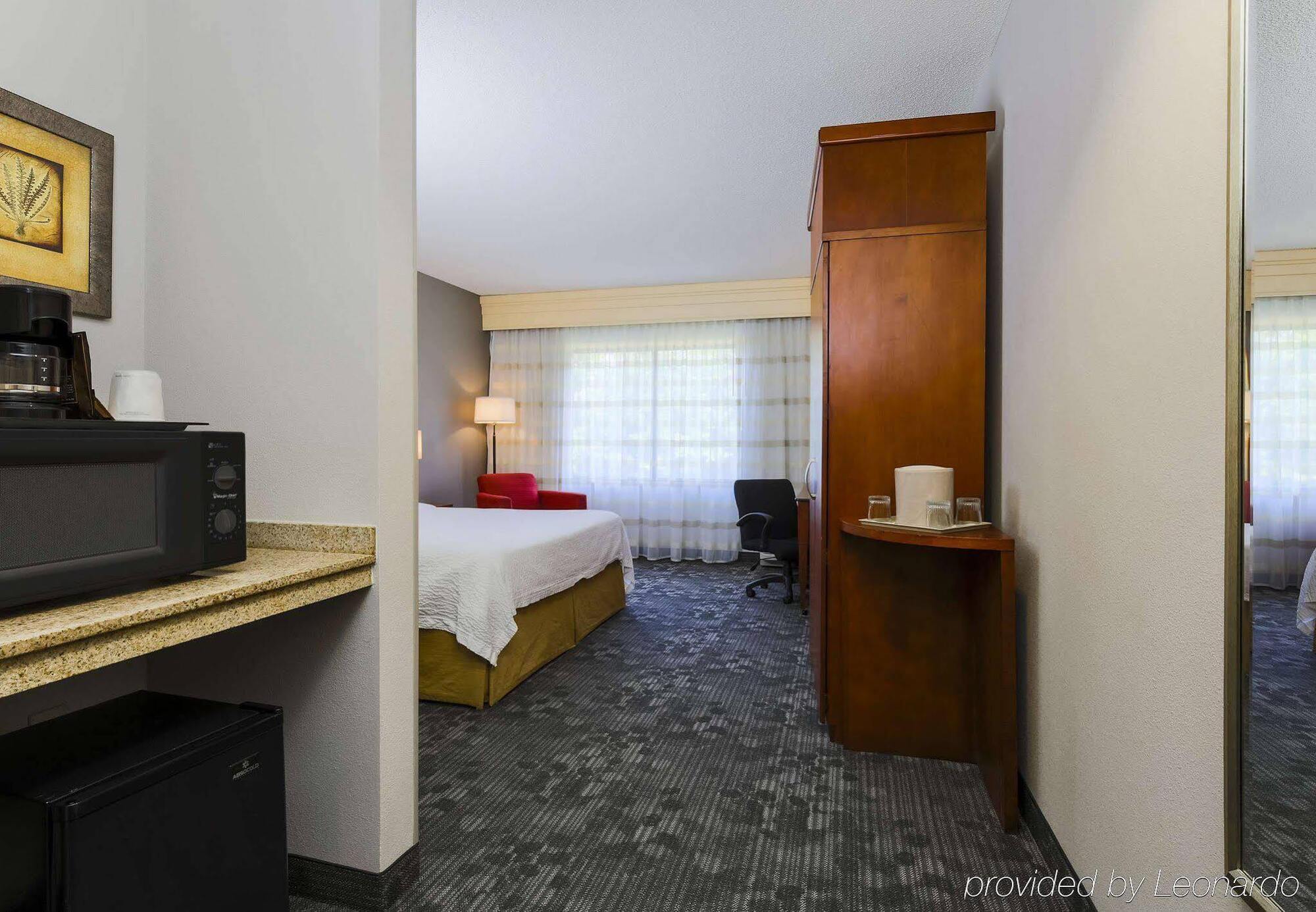 Courtyard Philadelphia/Langhorne Hotel Екстериор снимка