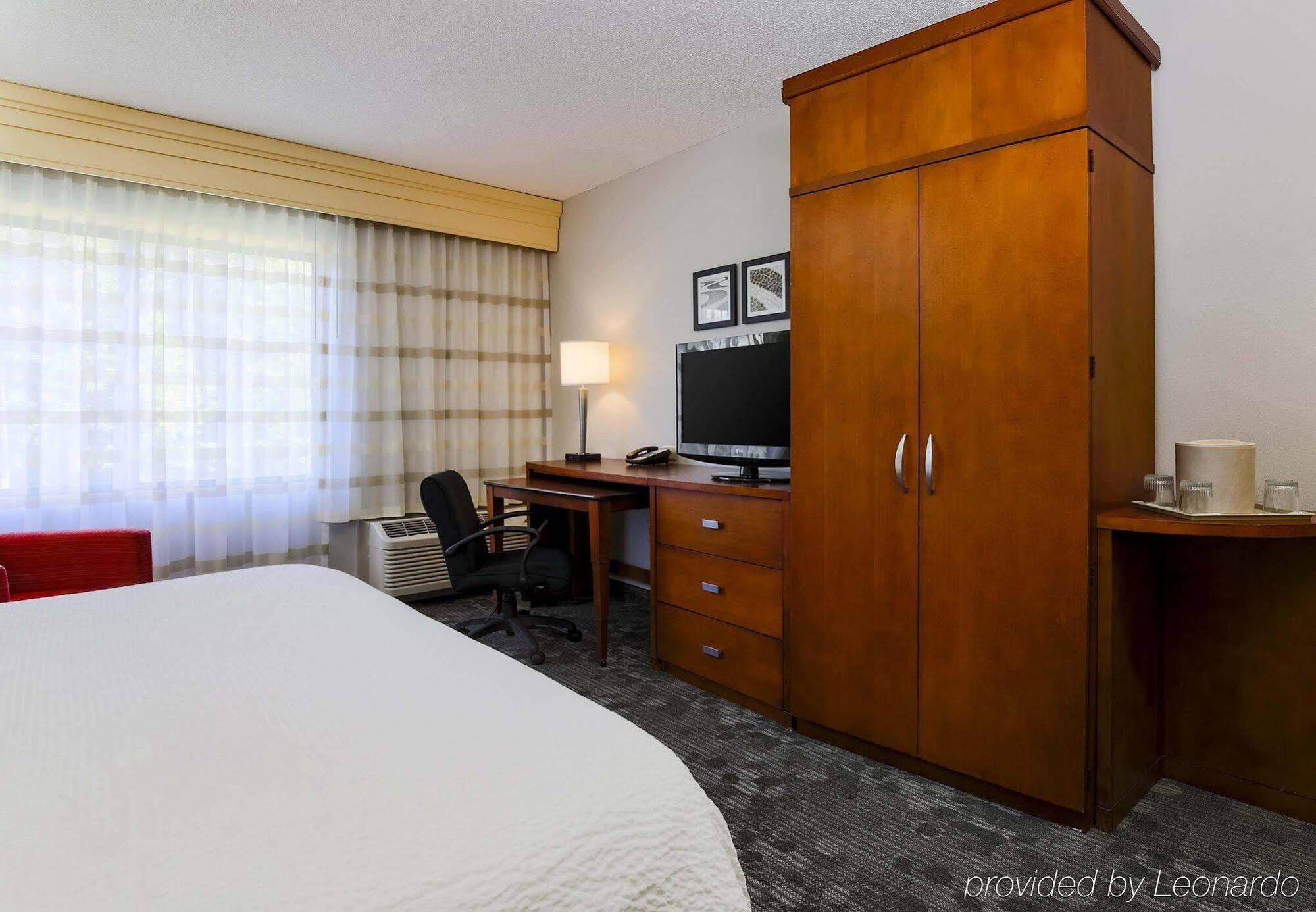 Courtyard Philadelphia/Langhorne Hotel Екстериор снимка