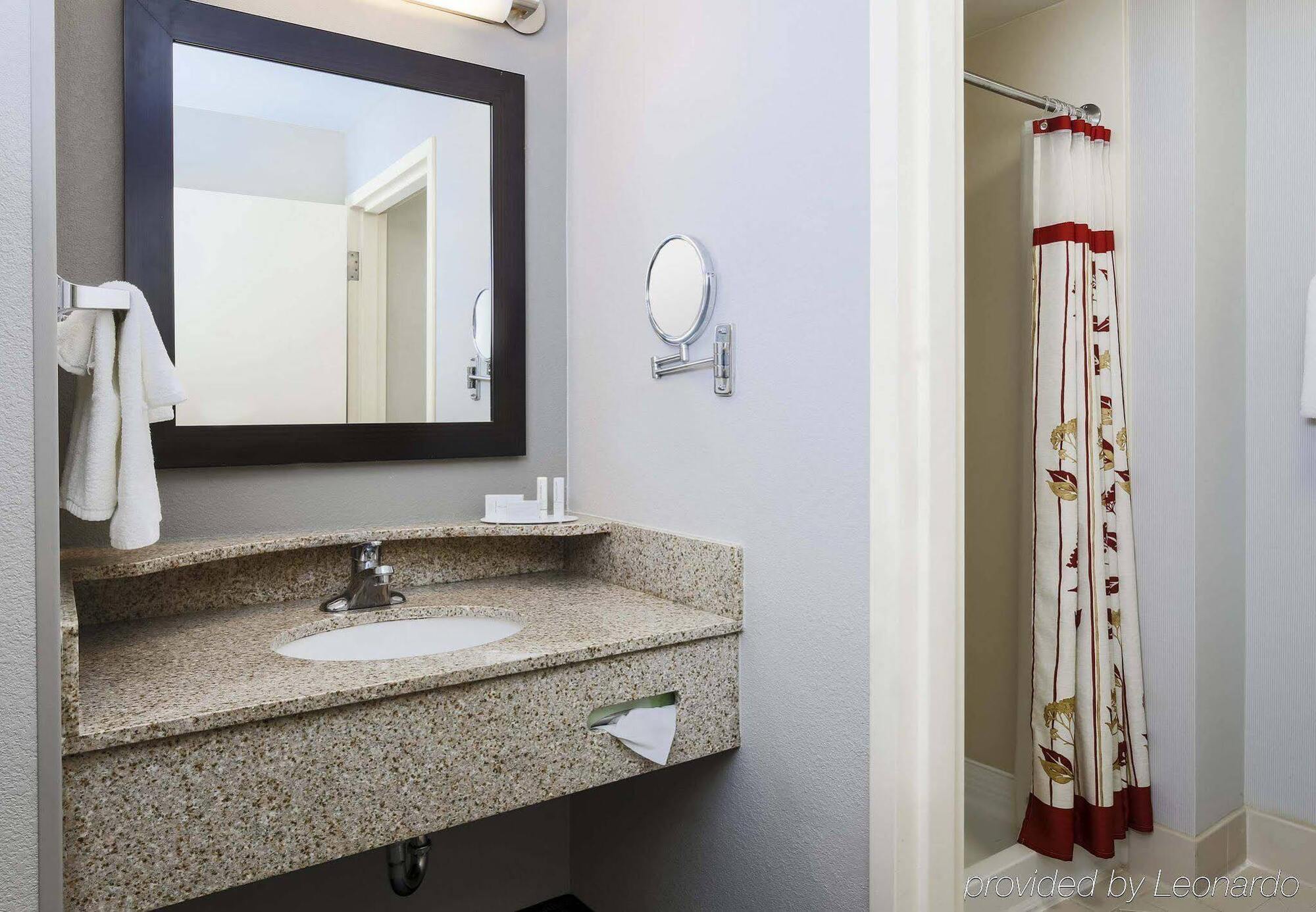 Courtyard Philadelphia/Langhorne Hotel Екстериор снимка