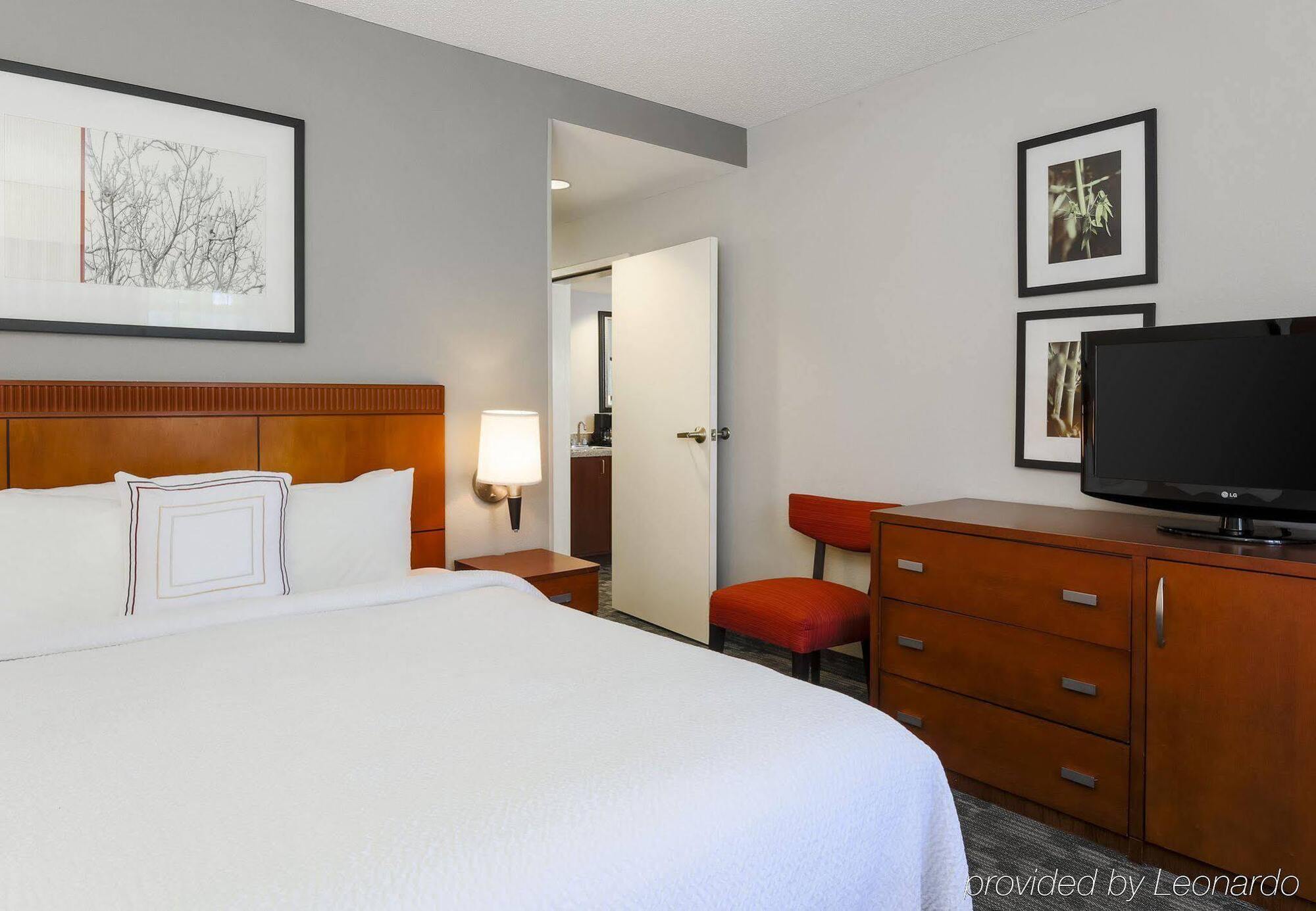 Courtyard Philadelphia/Langhorne Hotel Екстериор снимка