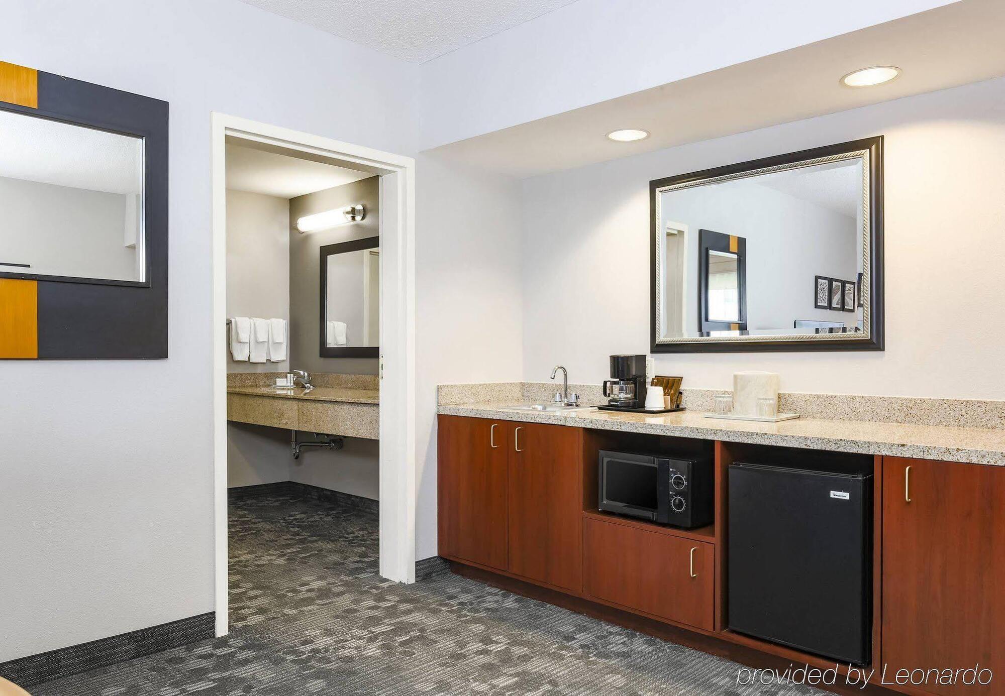 Courtyard Philadelphia/Langhorne Hotel Екстериор снимка